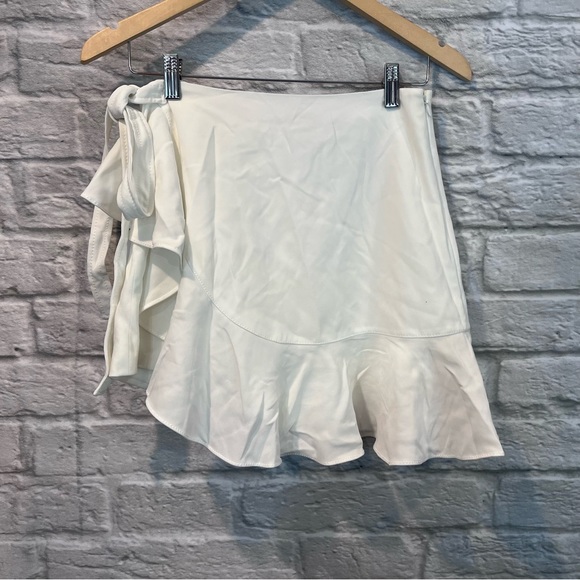 Cinq a Sept Luella Women’s 0 White Ruffle Wrap Skort Skirt - Picture 2 of 15